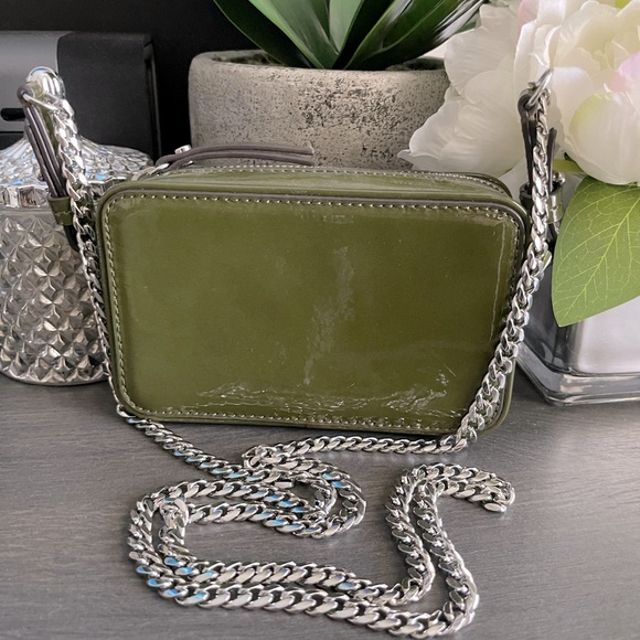 Banana Republic - Picture 1 of 8